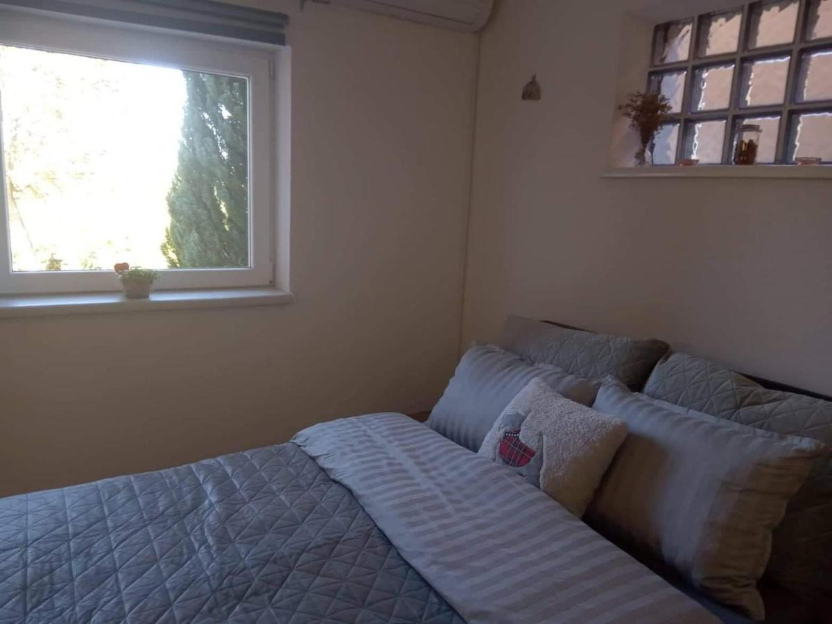 Chez Marthe, Organic Farm Stay Knin Exterior foto